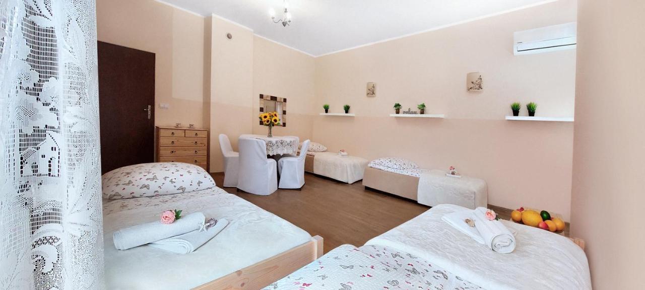 Apartamenty Gorki Male Tuszyn Eksteriør bilde