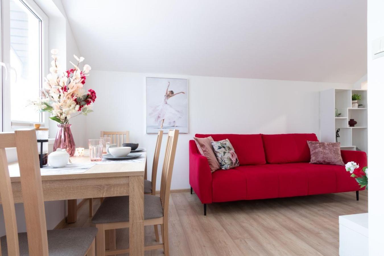 Apartamenty Gorki Male Tuszyn Eksteriør bilde