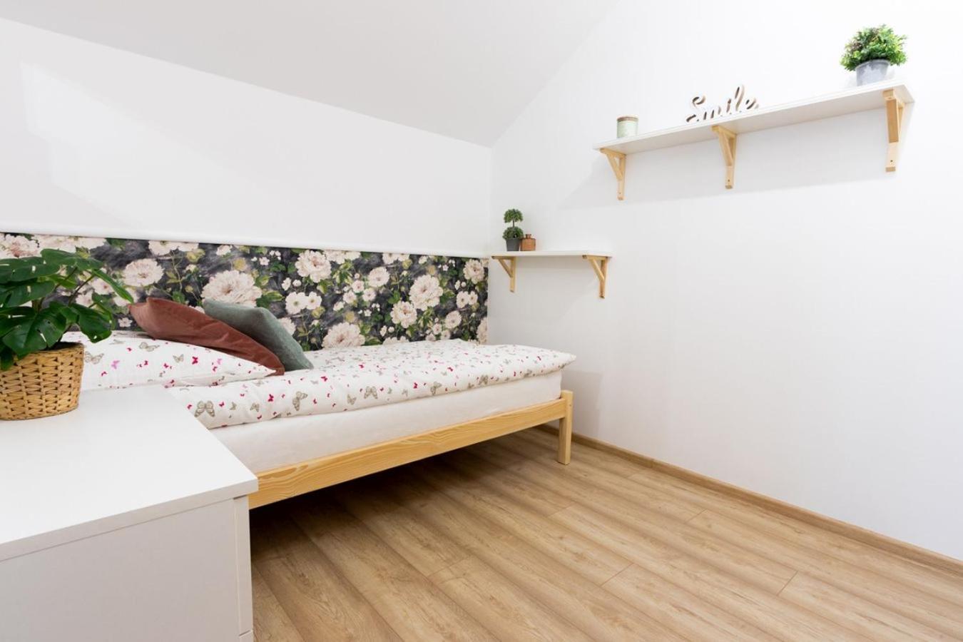 Apartamenty Gorki Male Tuszyn Eksteriør bilde